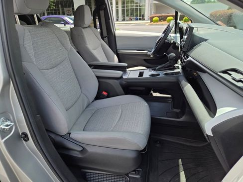 Used 2025 Toyota Sienna LE FWD image 16