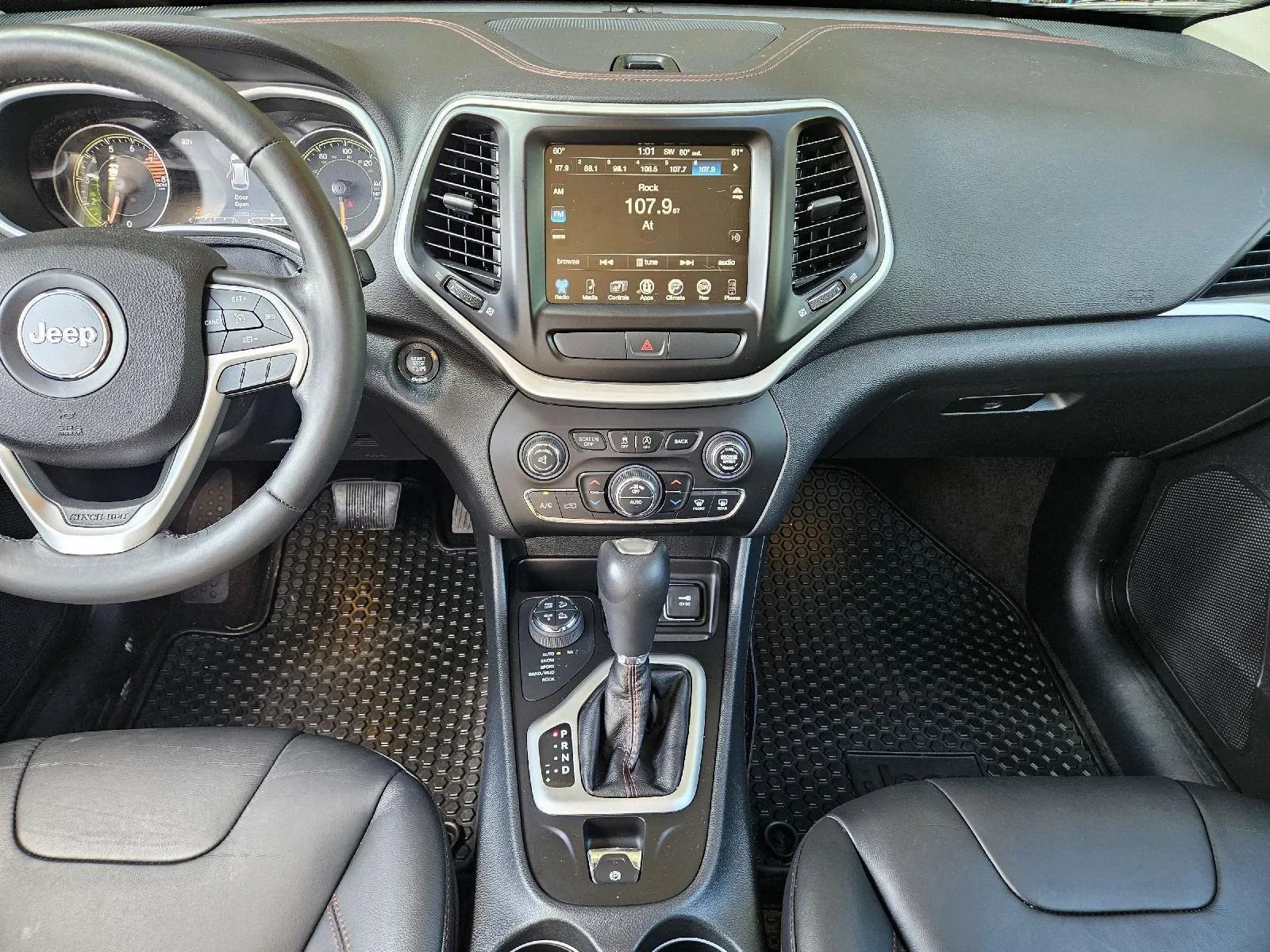 Used 2016 Jeep Cherokee Trailhawk w/ Comfort/Convenience Group AWD/4WD image 15