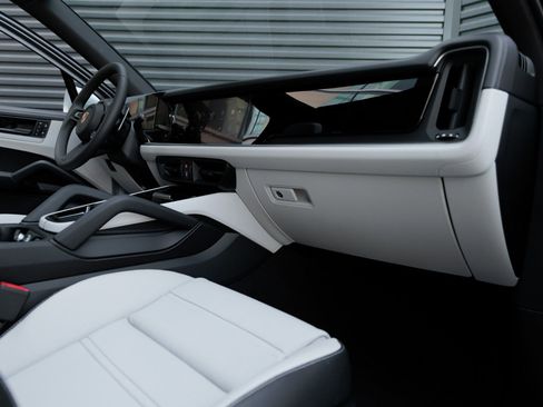 New 2025 Porsche Cayenne S image 26