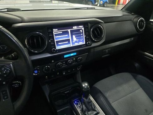Used 2021 Toyota Tacoma TRD Sport w/ Technology Package image 5
