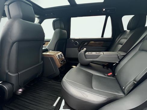 Used 2019 Land Rover Range Rover Long Wheelbase Supercharged image 18