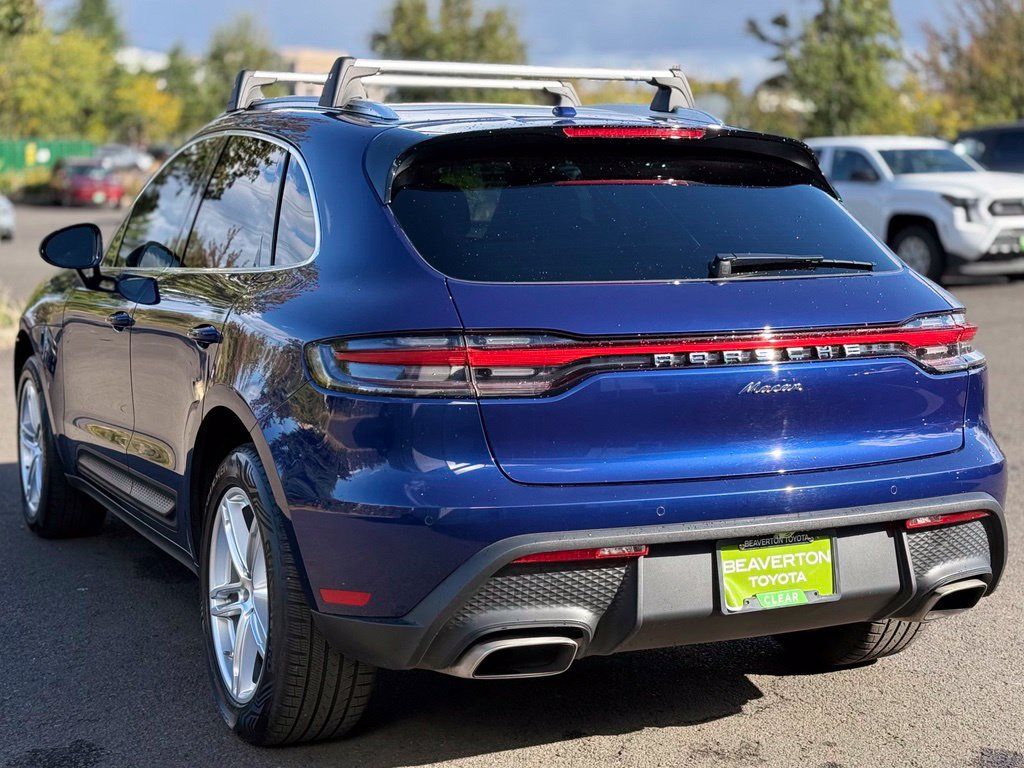 Used 2022 Porsche Macan AWD/4WD image 3