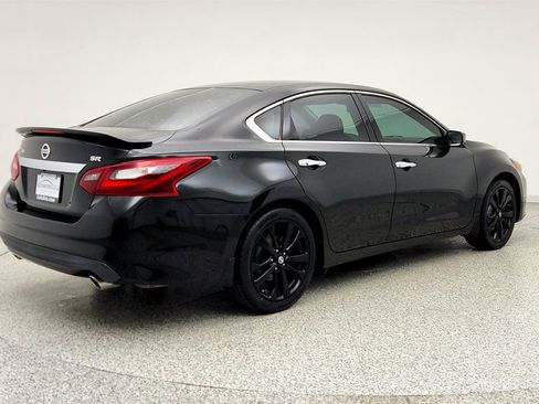 Used 2017 Nissan Altima 2.5 SR w/ Midnight Edition Package image 5