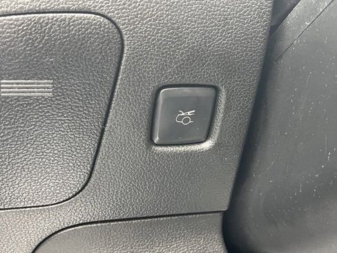 Used 2016 Ford Mustang Convertible image 19