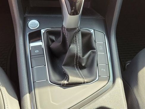 Certified 2023 Volkswagen Tiguan SE R-Line image 32