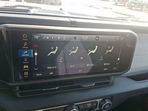 Used 2024 Jeep Wrangler Willys image 16