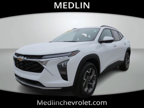 New 2026 Chevrolet Trax LT w/ LT Convenience Package FWD image 4