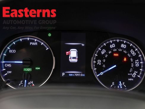Used 2022 Toyota RAV4 XLE AWD/4WD image 18