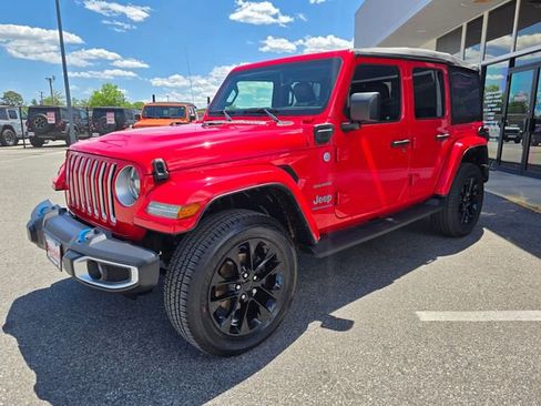 Used 2023 Jeep Wrangler Unlimited Sahara w/ Cold Weather Group AWD/4WD image 24