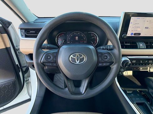 Used 2024 Toyota RAV4 XLE FWD image 36