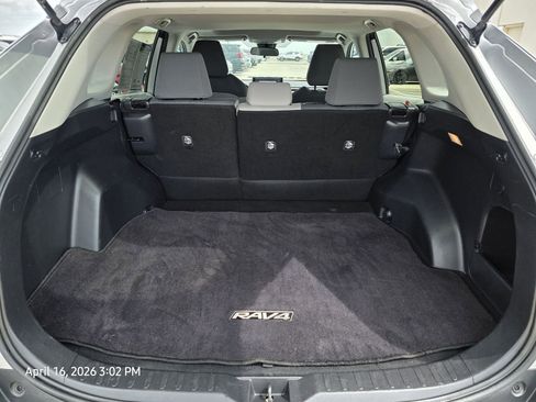Used 2019 Toyota RAV4 XLE FWD image 19