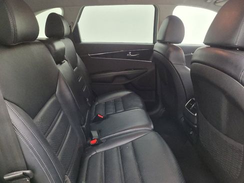 Used 2019 Kia Sorento EX FWD image 19