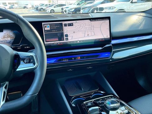 Used 2025 BMW i5 eDrive40i w/ M Sport Package image 9