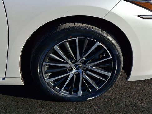 Certified 2023 Lexus ES 350 w/ Premium Package image 8