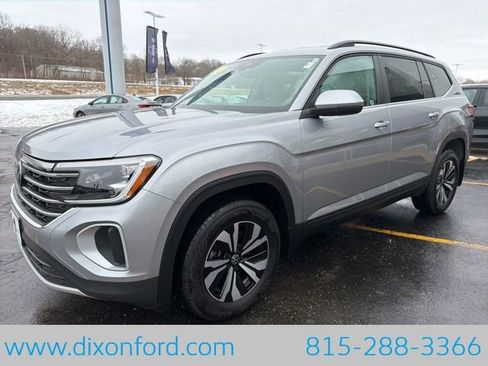 Used 2024 Volkswagen Atlas SE image 3