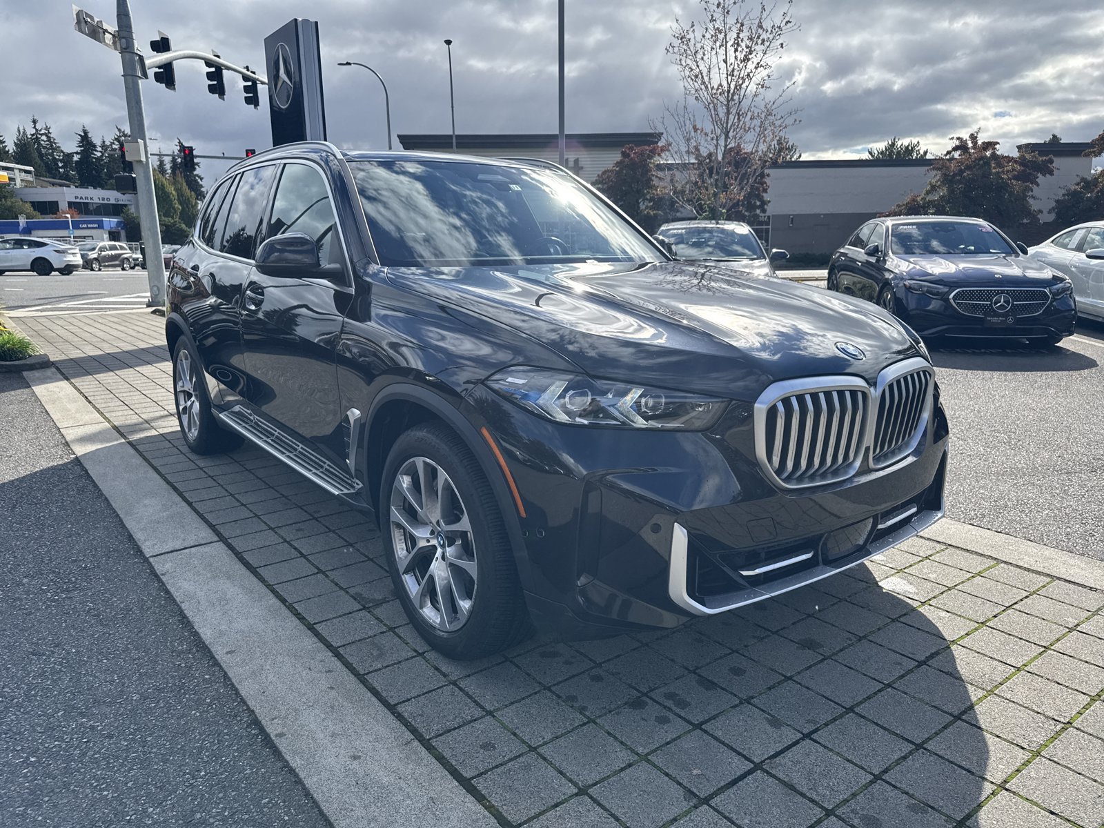 Used 2024 BMW X5 xDrive50e w/ Executive Package AWD/4WD image 3