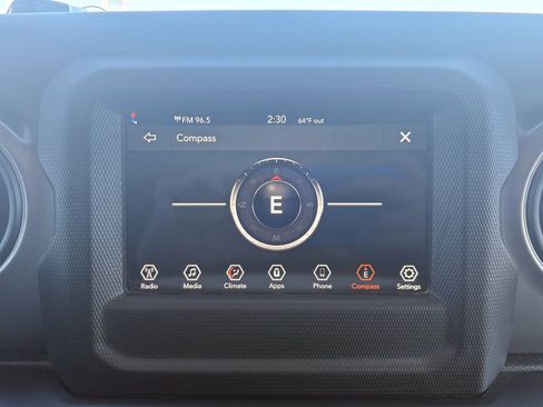 Used 2022 Jeep Wrangler Sport AWD/4WD image 23