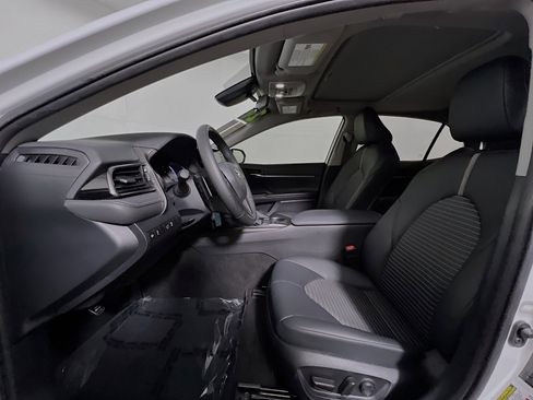 Used 2024 Toyota Camry SE FWD image 15