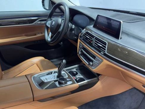 Used 2020 BMW 740i w/ Premium Package RWD image 13
