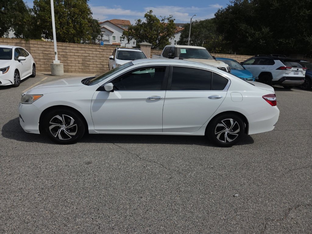 Used 2017 Honda Accord LX image 2