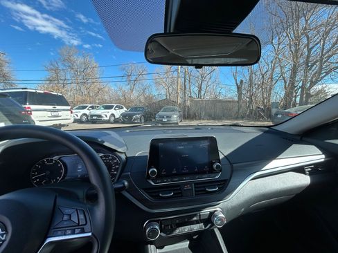 Used 2025 Nissan Altima 2.5 SV image 32