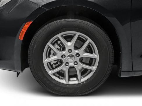 Used 2017 Chrysler Pacifica Touring image 14