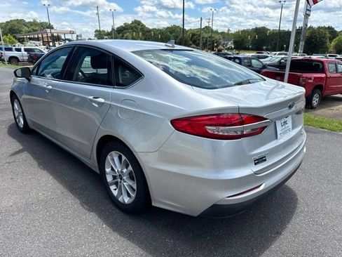 Used 2019 Ford Fusion SE FWD image 4