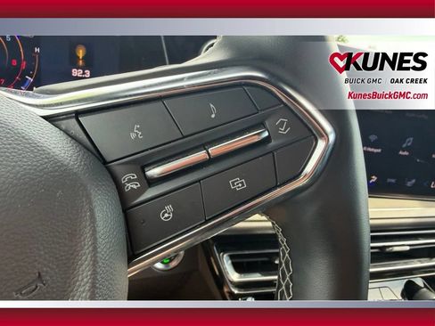 Used 2024 Chevrolet Traverse LT FWD image 25