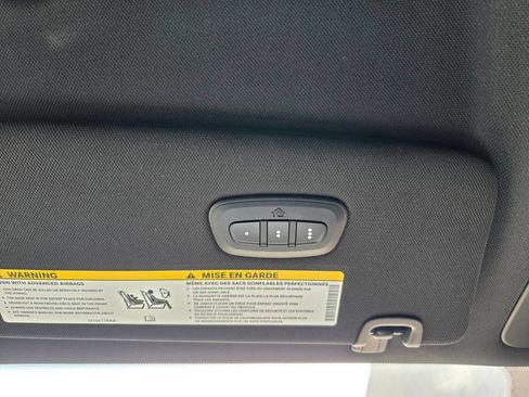 Used 2025 Chrysler Pacifica Select FWD image 19