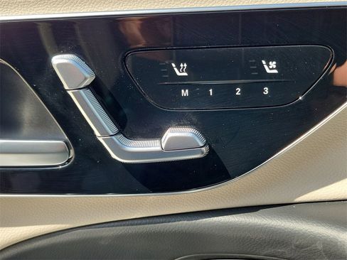 Used 2025 Mercedes-Benz E 350 4MATIC Sedan image 17