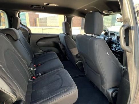 Used 2018 Chrysler Pacifica Touring Plus w/ S Appearance Package image 18