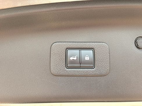 Used 2021 Nissan Armada SL w/ Captain's Chairs Package AWD/4WD image 9