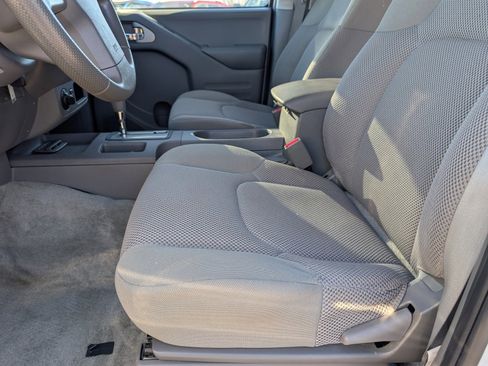 Used 2016 Nissan Frontier SV image 7