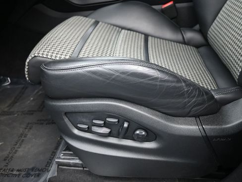 Certified 2024 Porsche Cayenne Turbo image 23