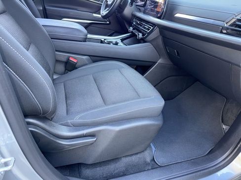 Used 2025 Chevrolet Traverse LT image 16