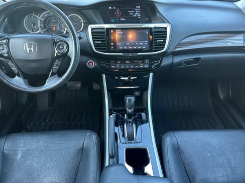 Used 2017 Honda Accord Touring image 15
