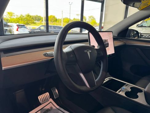 Used 2024 Tesla Model Y Performance AWD/4WD image 21