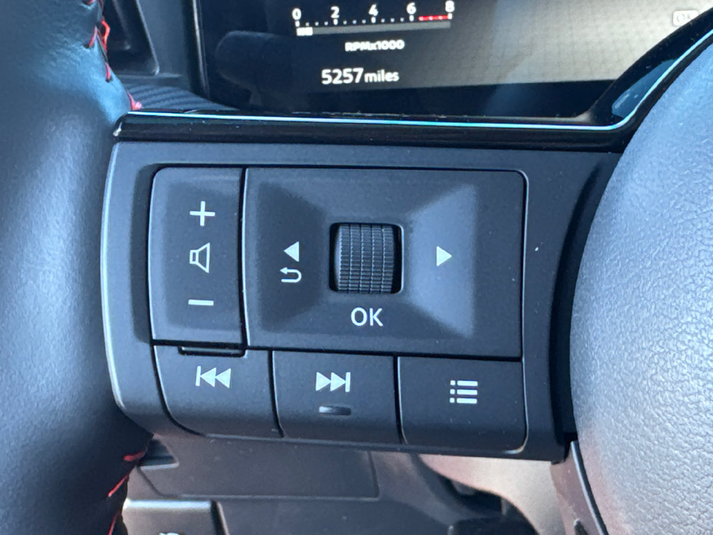 Used 2025 Nissan Kicks SR w/ SR Premium Package FWD image 24