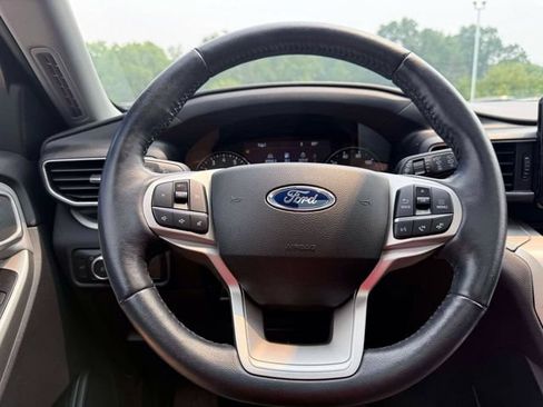 Used 2022 Ford Explorer XLT w/ Equipment Group 202A AWD/4WD image 23