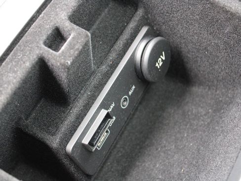 Used 2018 Land Rover Range Rover Evoque SE Premium image 34