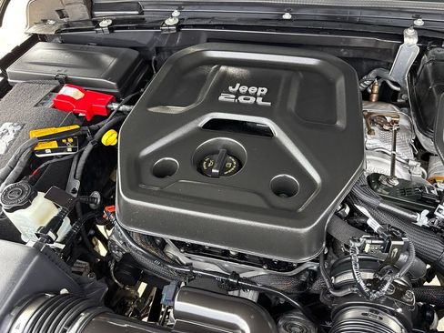 Used 2022 Jeep Wrangler Unlimited Rubicon w/ LED Lighting Group AWD/4WD image 31
