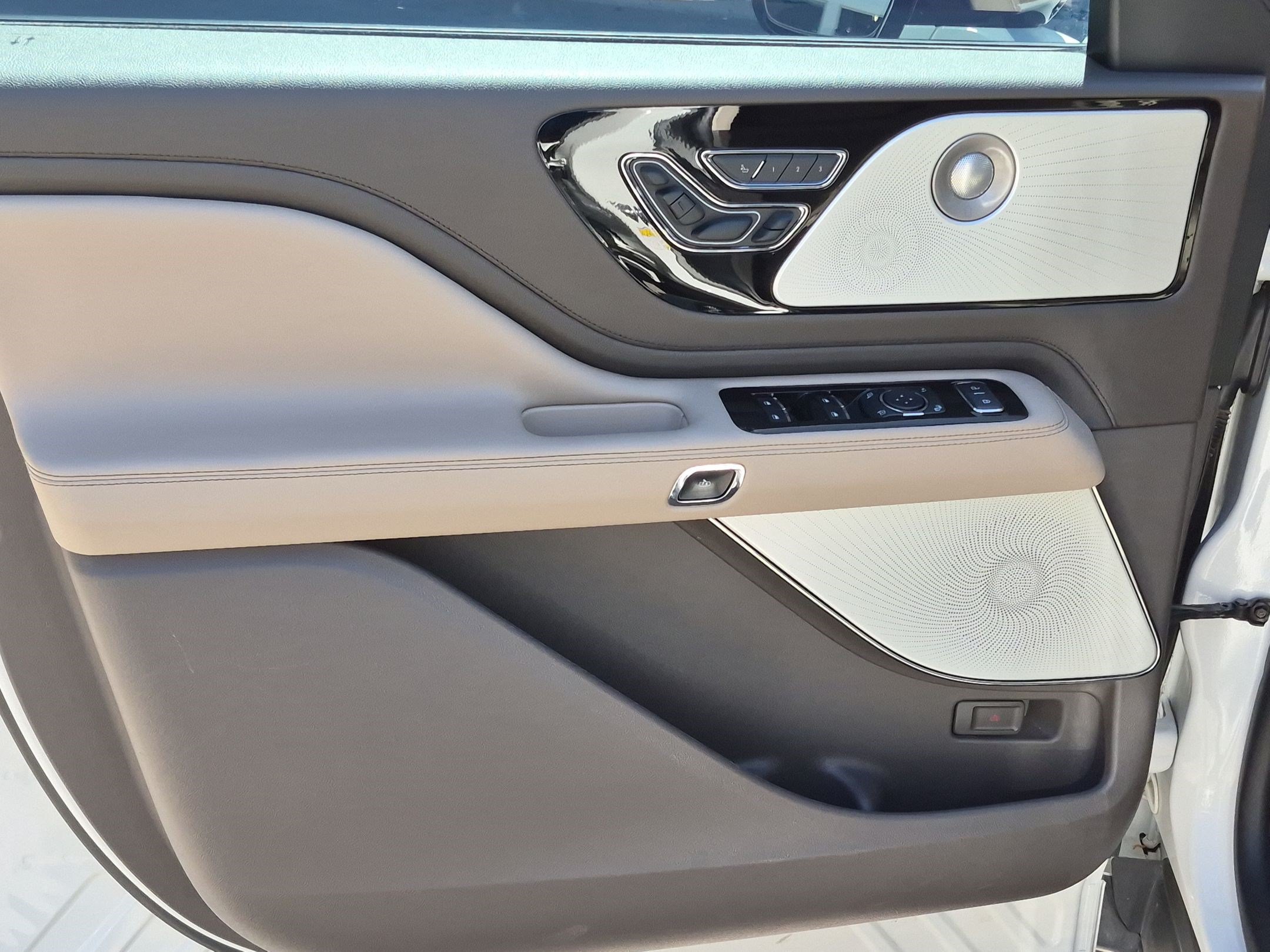 Used 2024 Lincoln Aviator Reserve w/ Equipment Group 201A AWD/4WD image 13