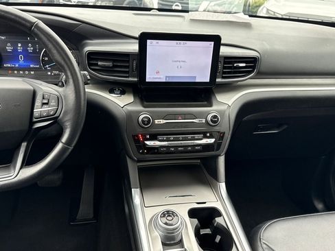 Used 2020 Ford Explorer XLT w/ Equipment Group 202A image 19