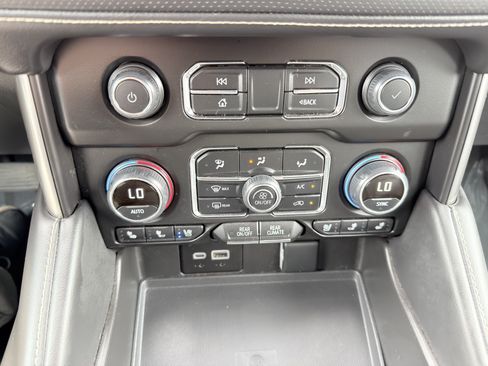 Used 2024 Chevrolet Suburban Premier AWD/4WD image 35