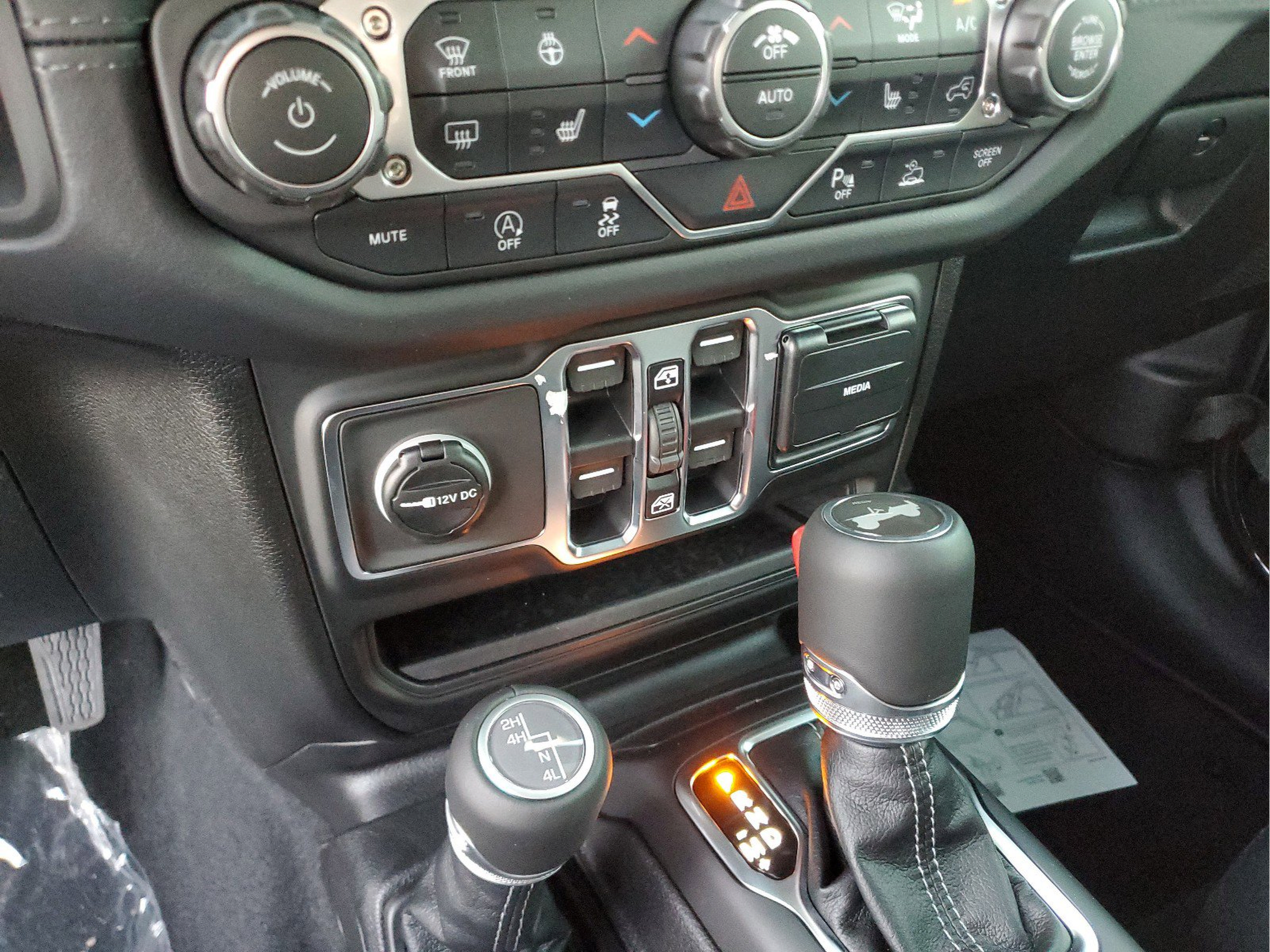 New 2026 Jeep Wrangler Unlimited Sahara AWD/4WD image 19