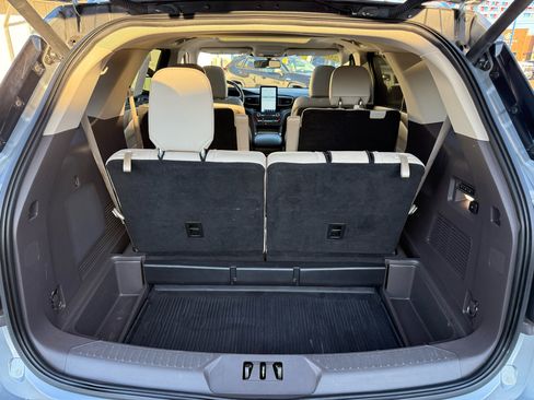 Used 2020 Ford Explorer Platinum w/ Premium Technology Package image 18