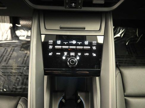Certified 2025 Porsche Macan Electric RWD image 14