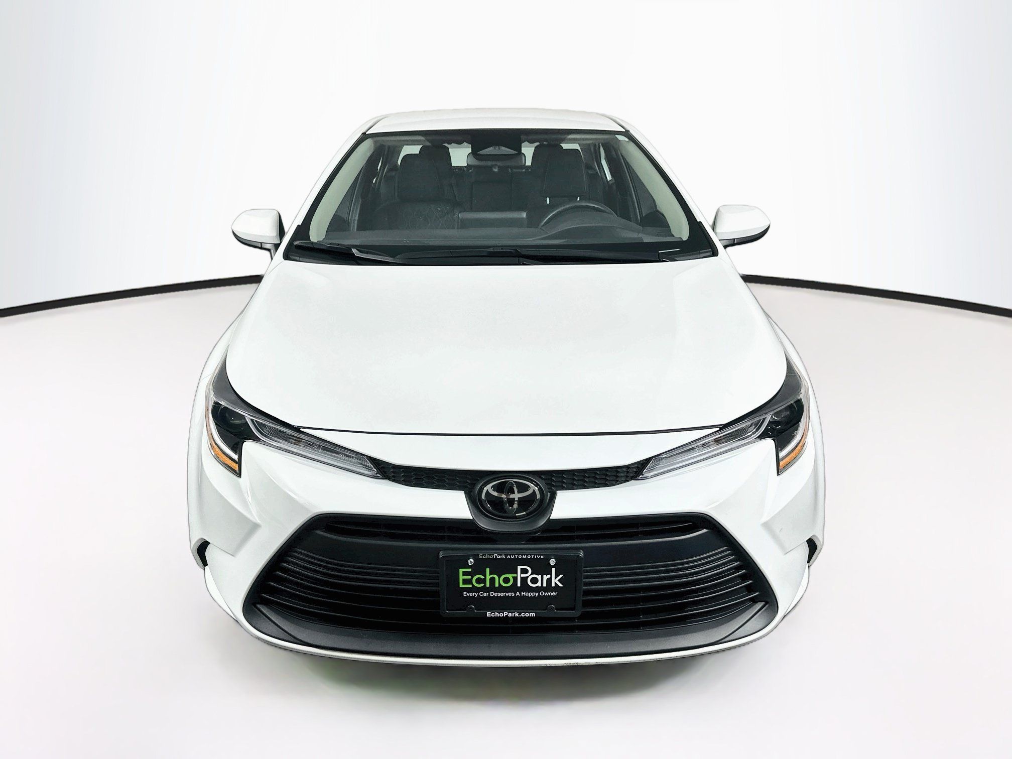 Used 2025 Toyota Corolla LE FWD image 2