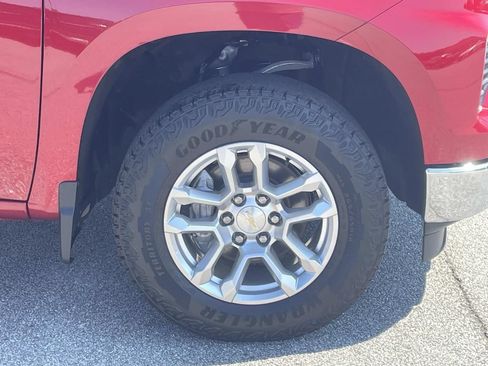 Used 2023 Chevrolet Silverado 1500 LT w/ Z71 Off-Road Package AWD/4WD image 10