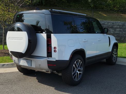 Used 2025 Land Rover Defender 110 S image 2